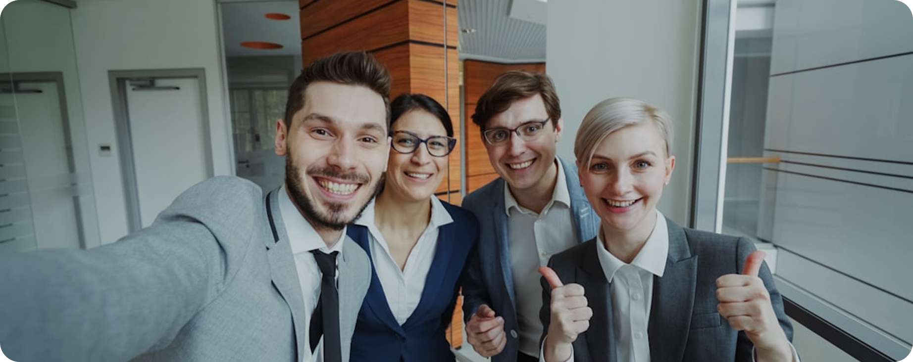 Logilux team selfie
